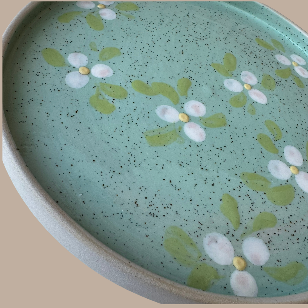 Keramik tallerken13-mint effekt med hvid blomst