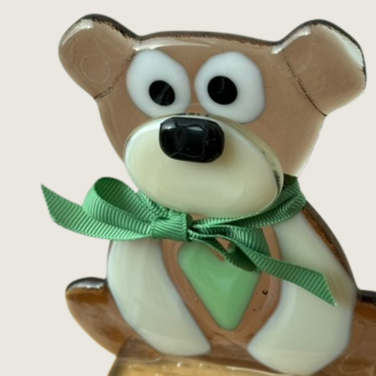 Bamse Bronzebrun med grønt.