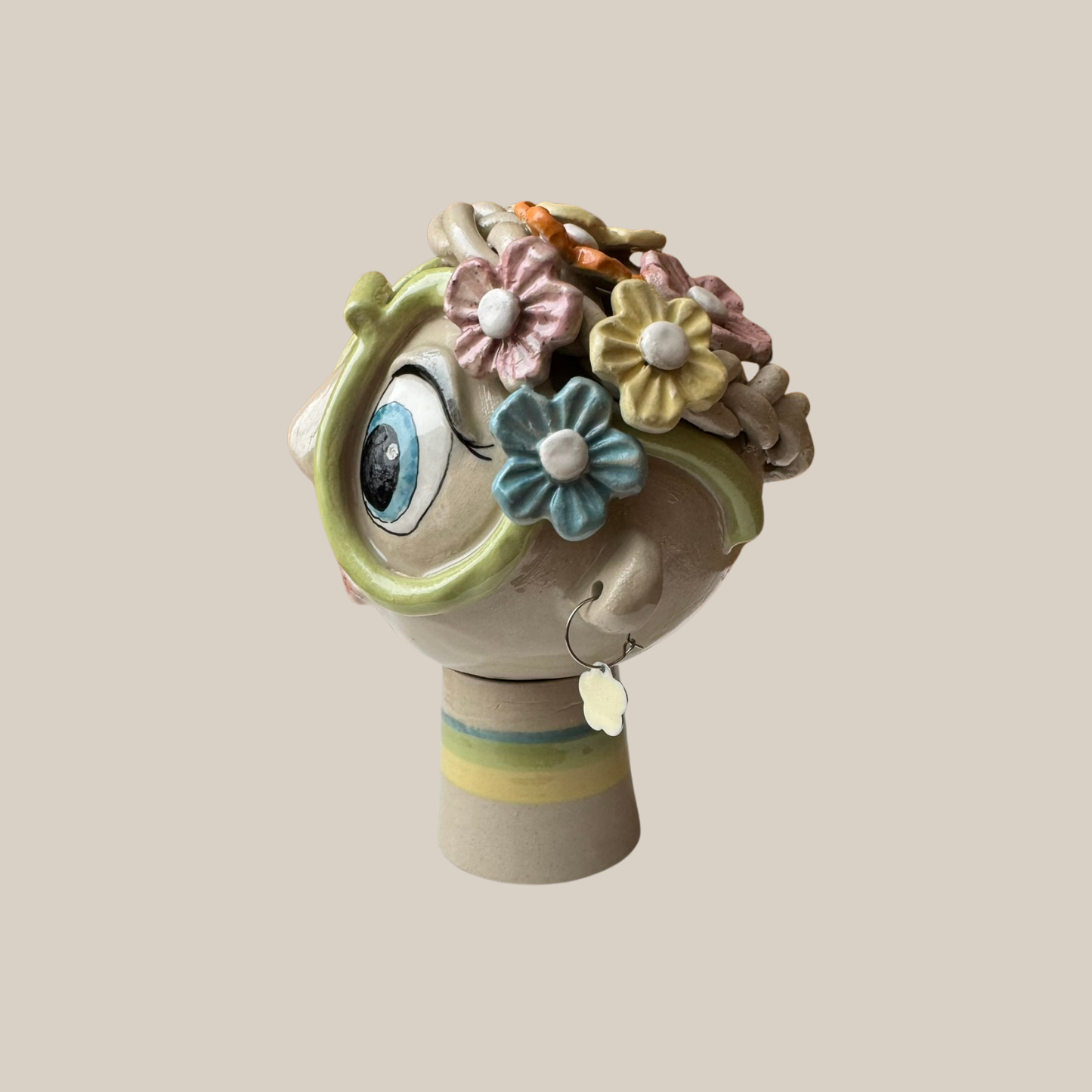 Kiki Kalypso m. fletning og farvede blomster