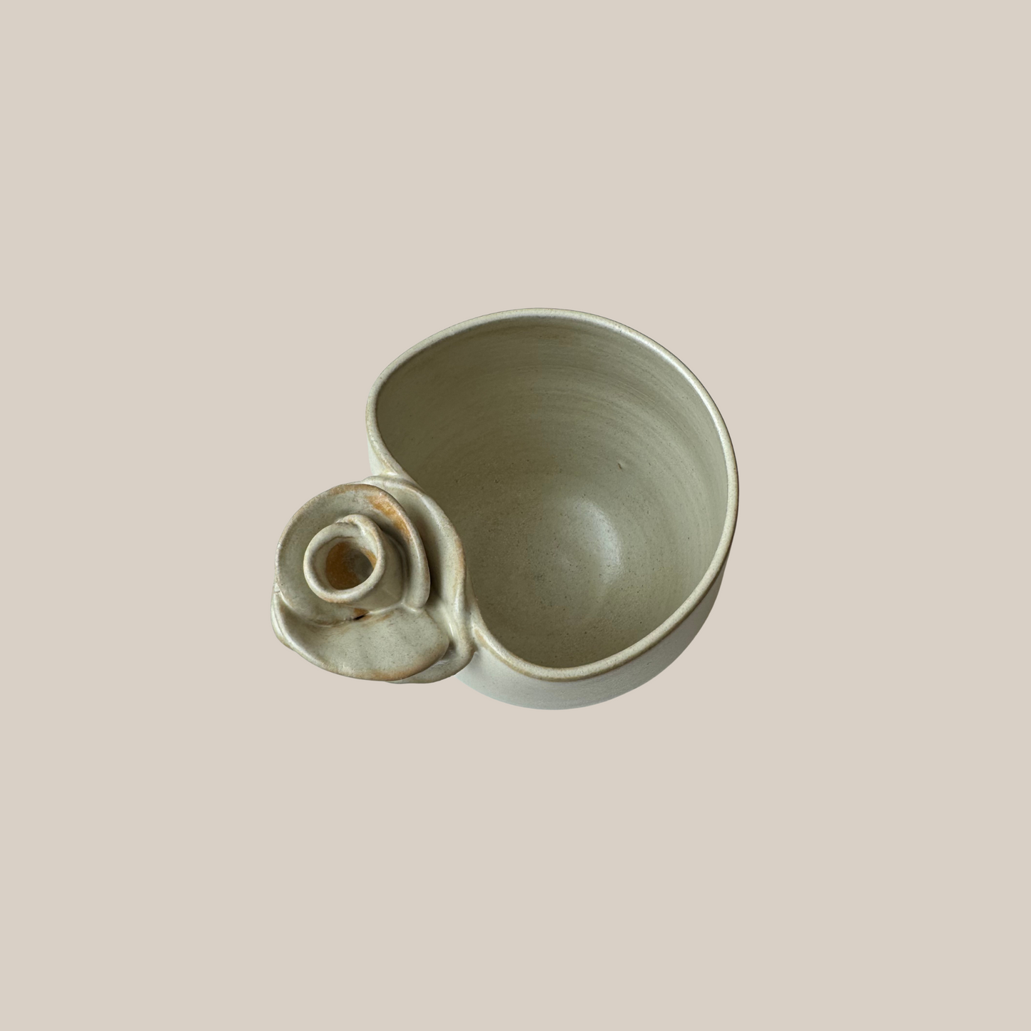 Beige keramik kop med rose nr. 189