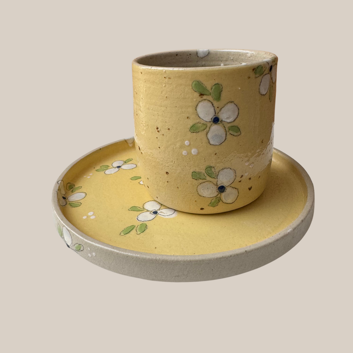 Keramikkop83. Gul med hvide æbleblomster.