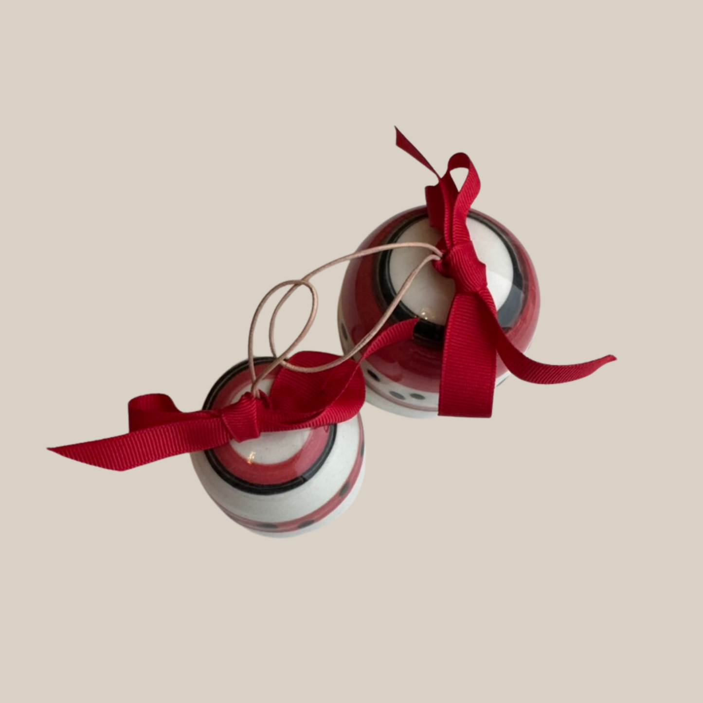 Klokker - 2 stk. m. rød. sæt nr. 5