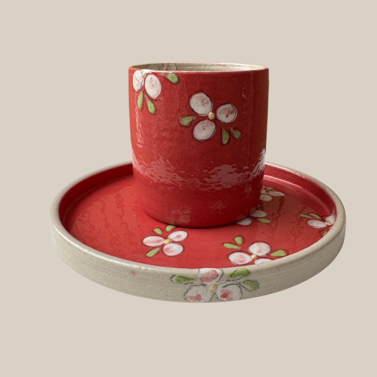 Keramikkop86. rød med hvide blomster