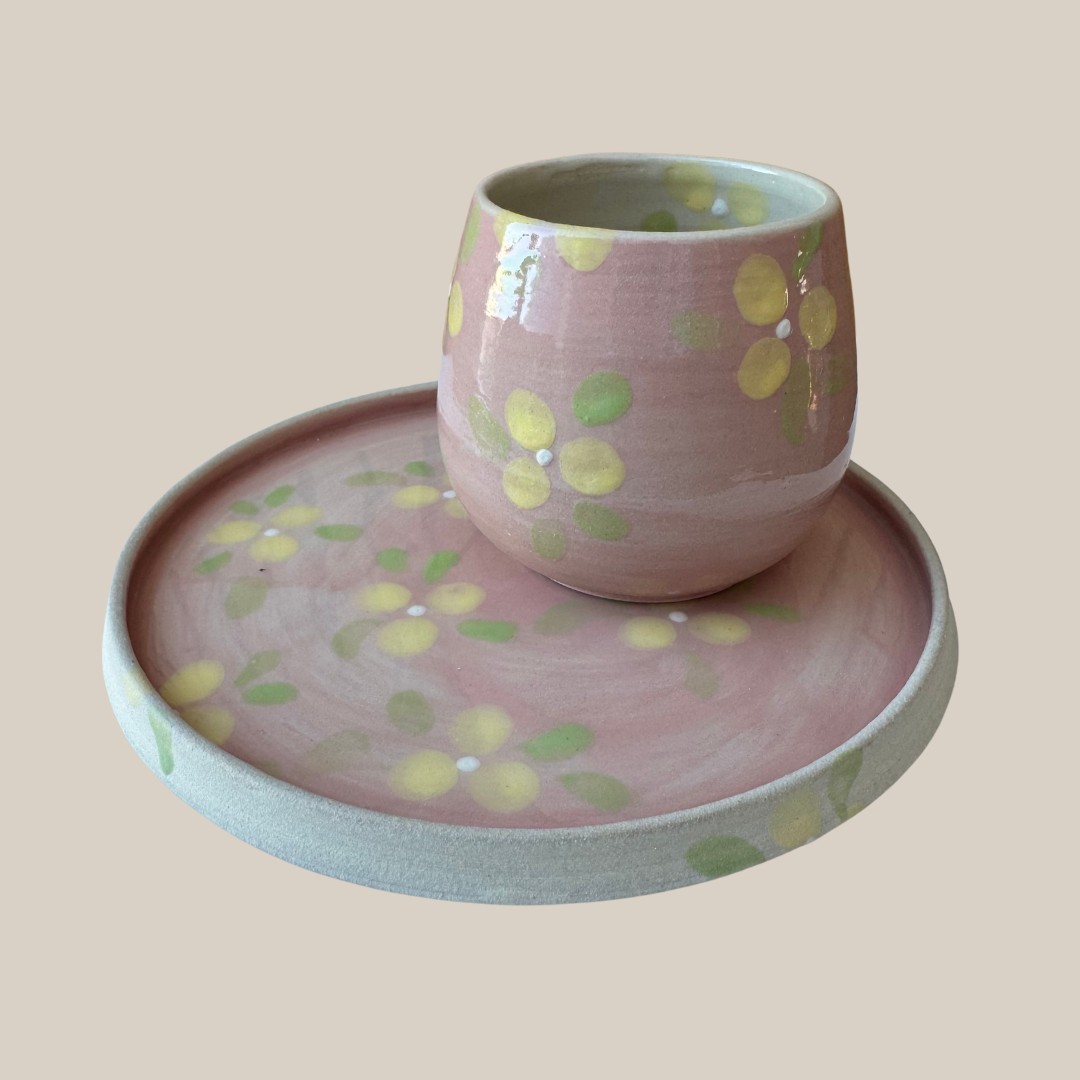 Keramik tallerken12-rosa med gul blomst