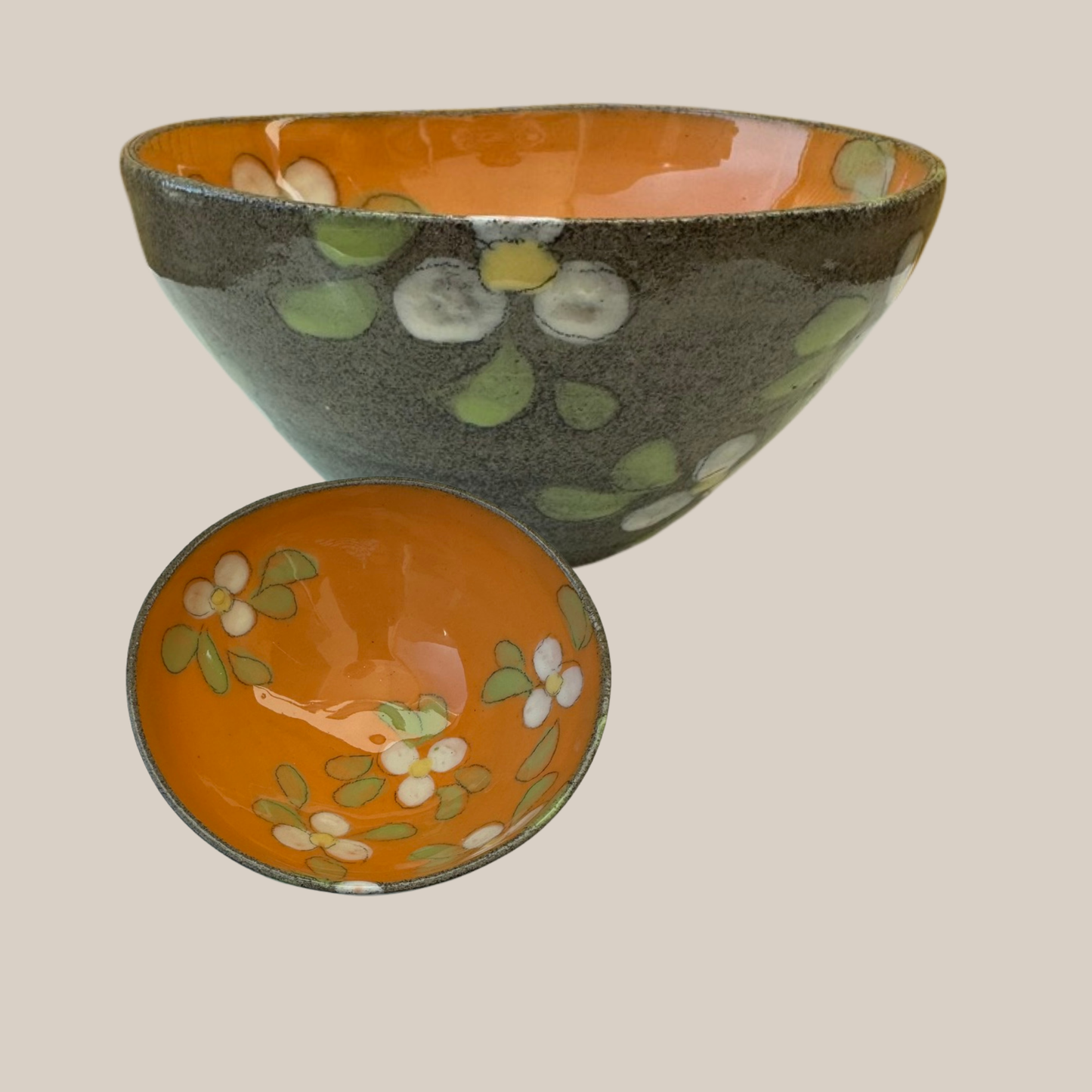 Keramik skål nr.49-orange med hvide æbleblomster.