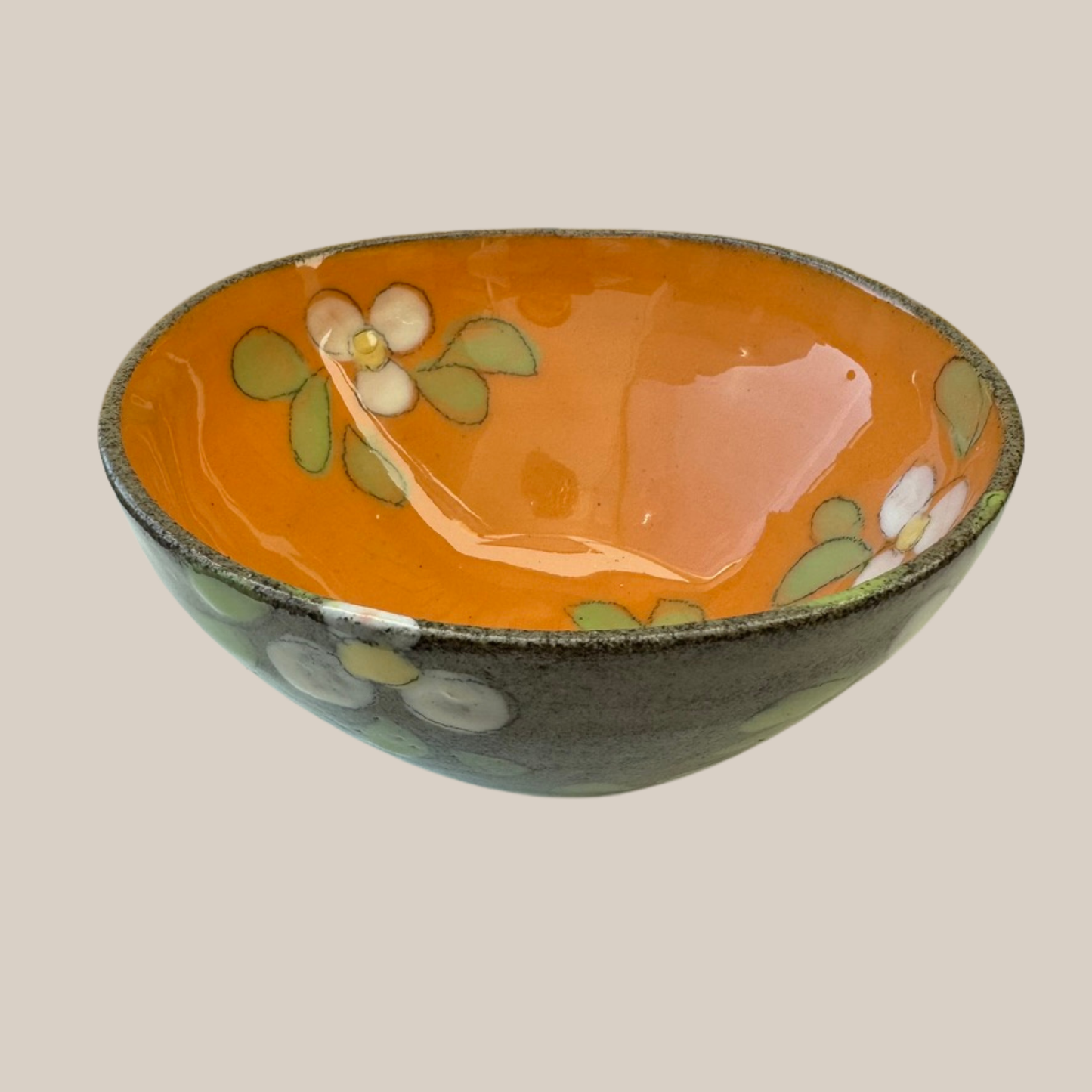 Keramik skål nr.49-orange med hvide æbleblomster.