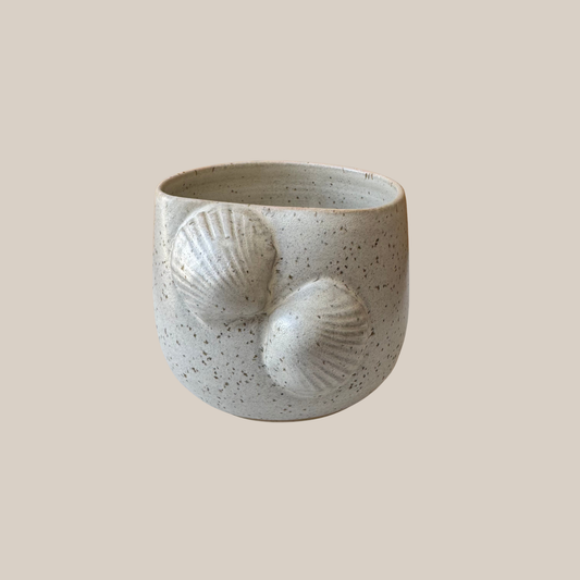 Beige keramik kop musling