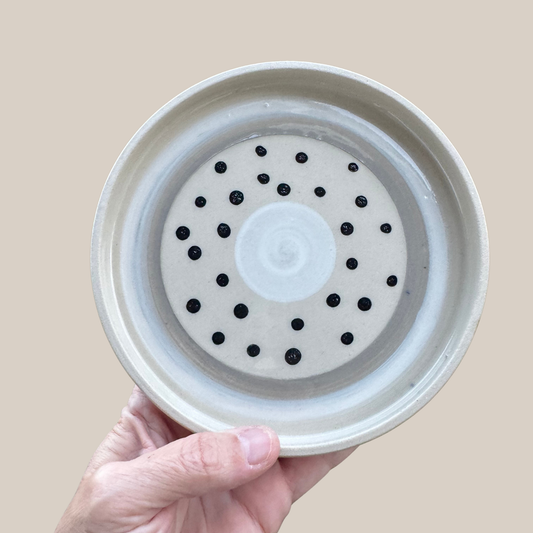 Keramik tallerken-hvid, sort og beige