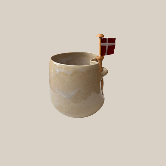 Lys keramik kop med tilhørende flag 2. sort