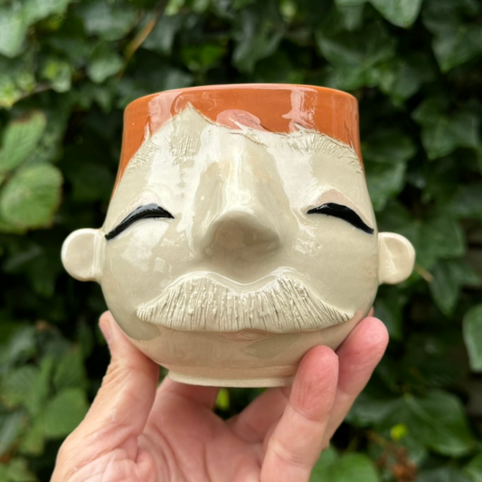 Kiki kop 221 - Moustache Kiki u. briller