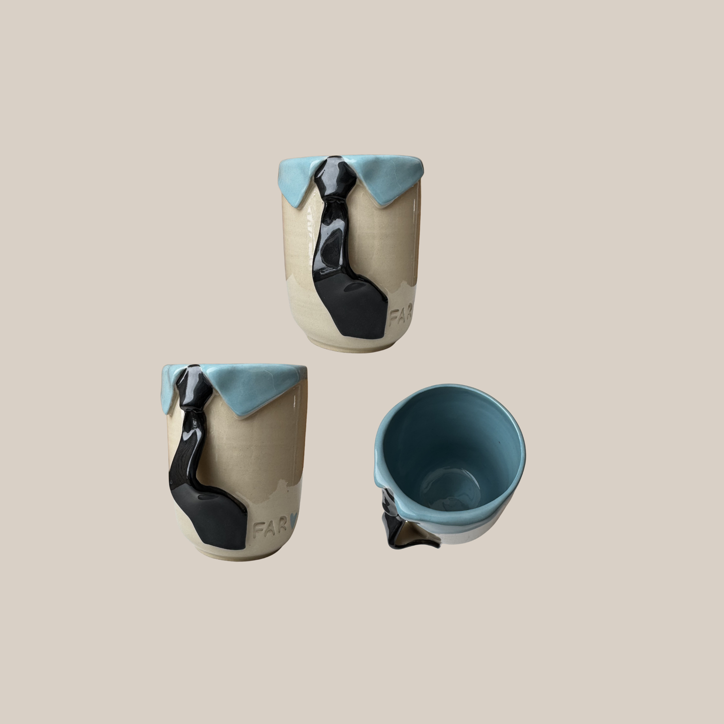 Kiki Krop Kop m. Lyseblå skjorte og sort slips