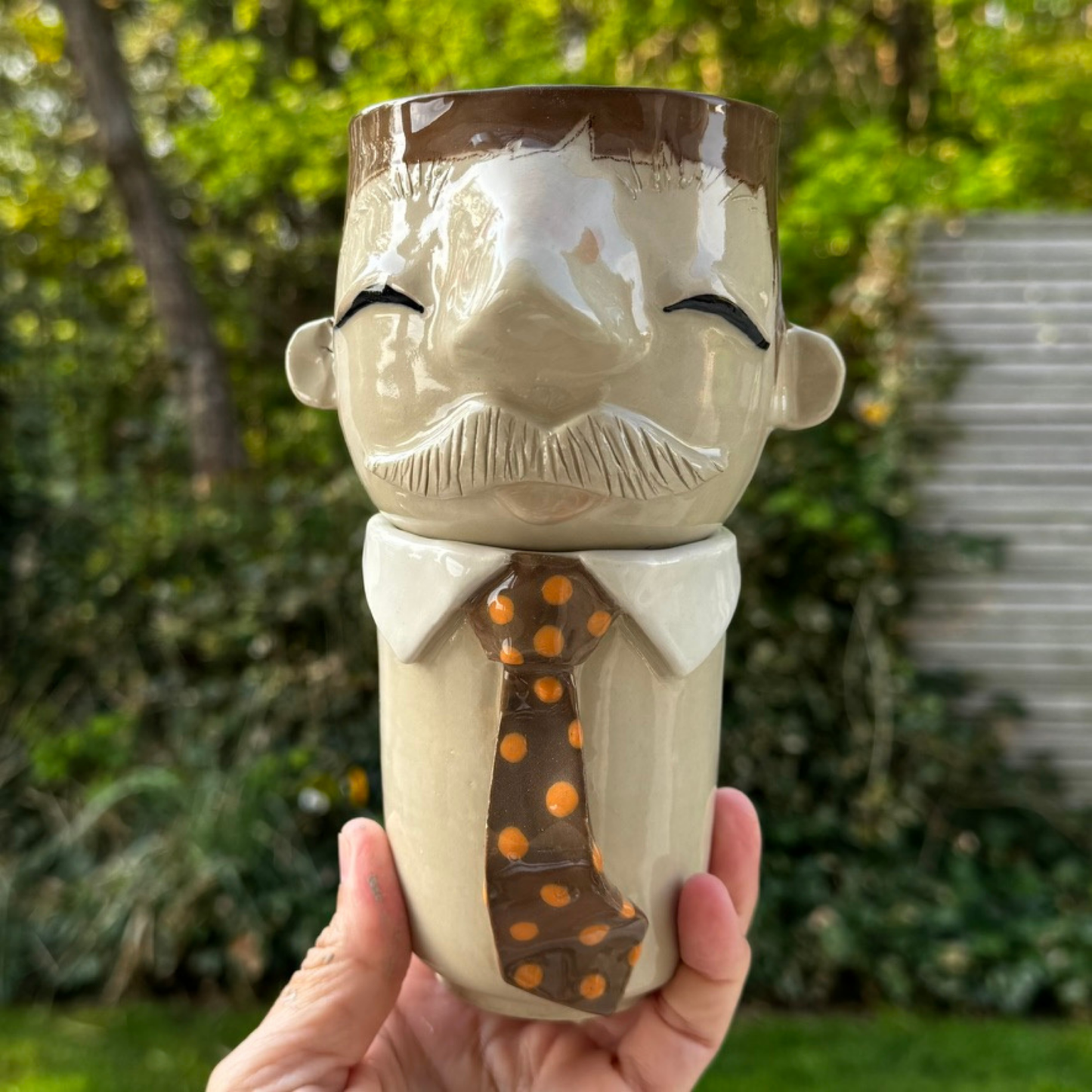 SÆT: Kiki Moustache kop 174+Krop kop 57 med brunt slips