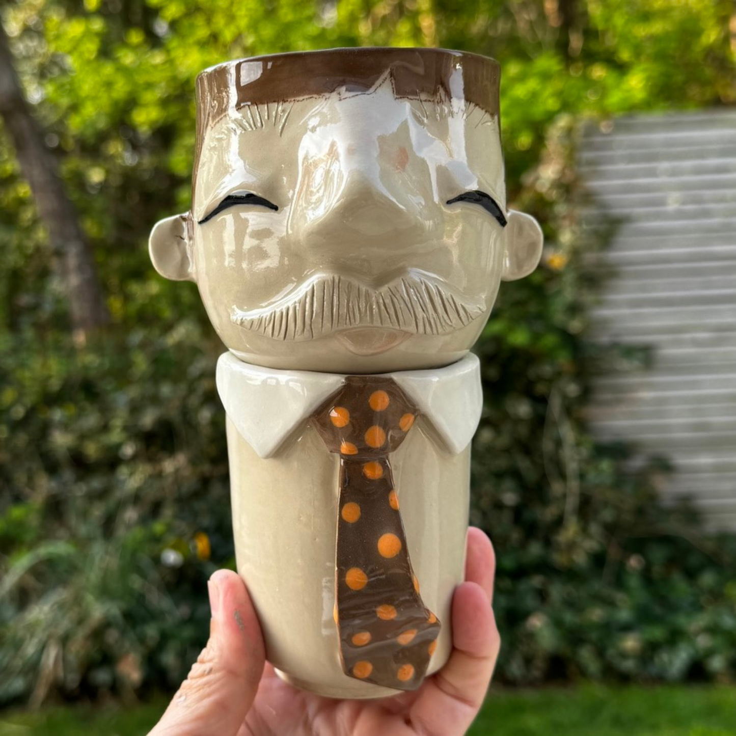 SÆT: Kiki Moustache kop 174+Krop kop 57 med brunt slips