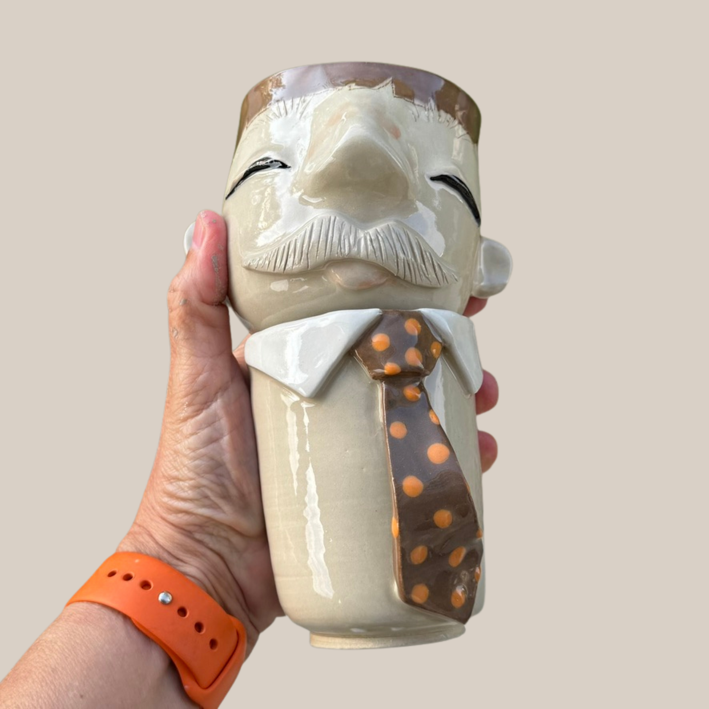 SÆT: Kiki Moustache kop 174+Krop kop 57 med brunt slips