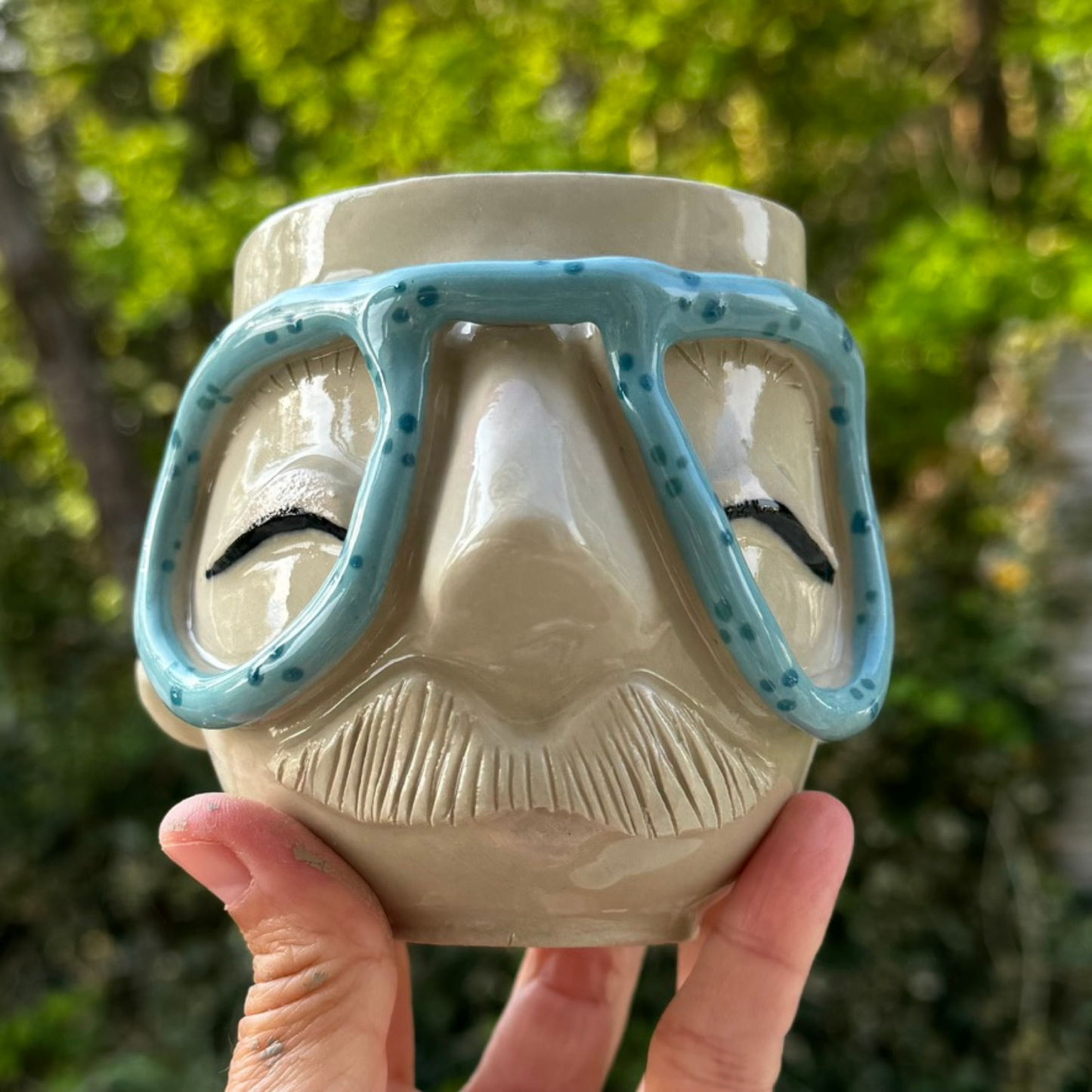 Kiki Moustache kop 184 - lyseblå brille m. prikker