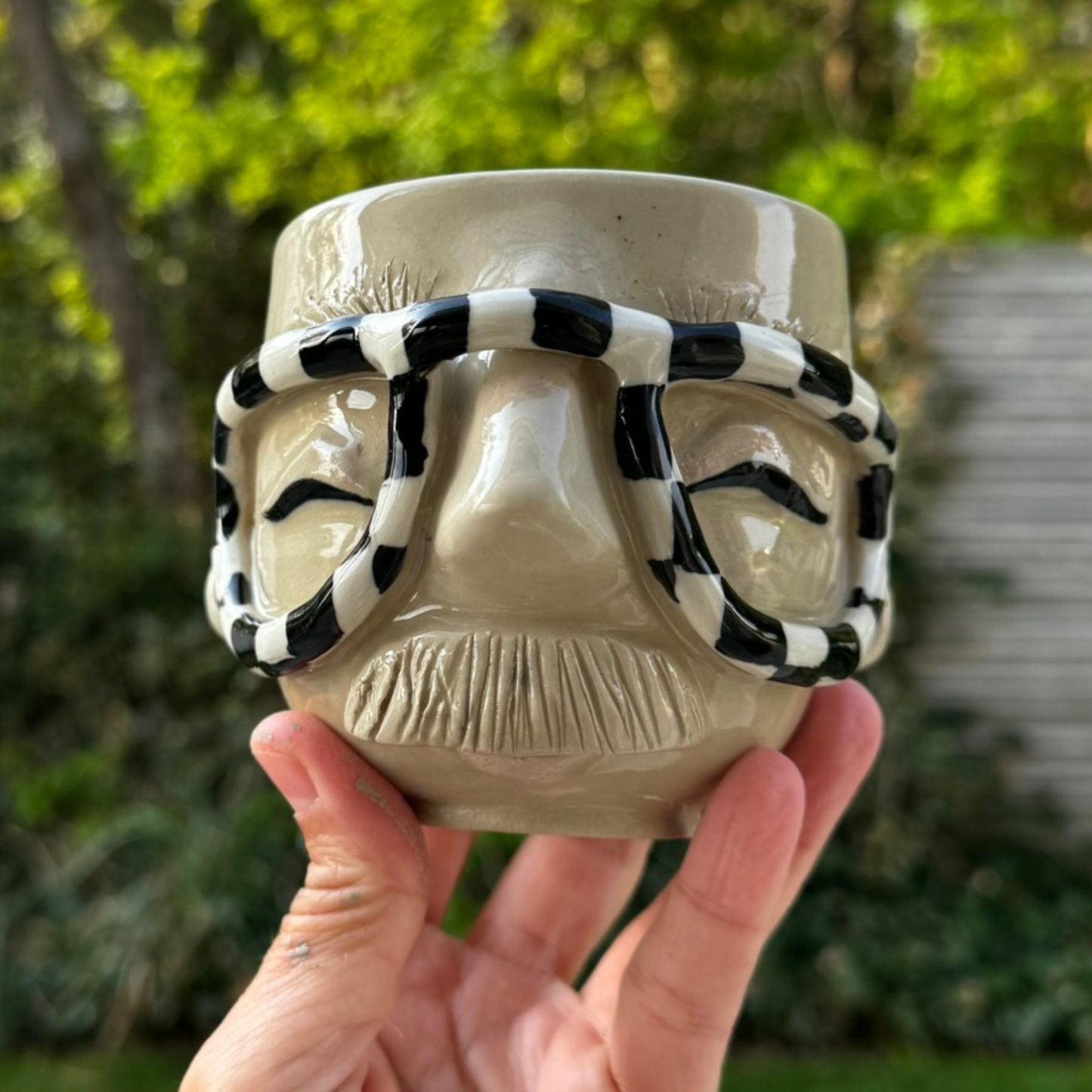 Kiki Moustache kop 173. Ternet brille