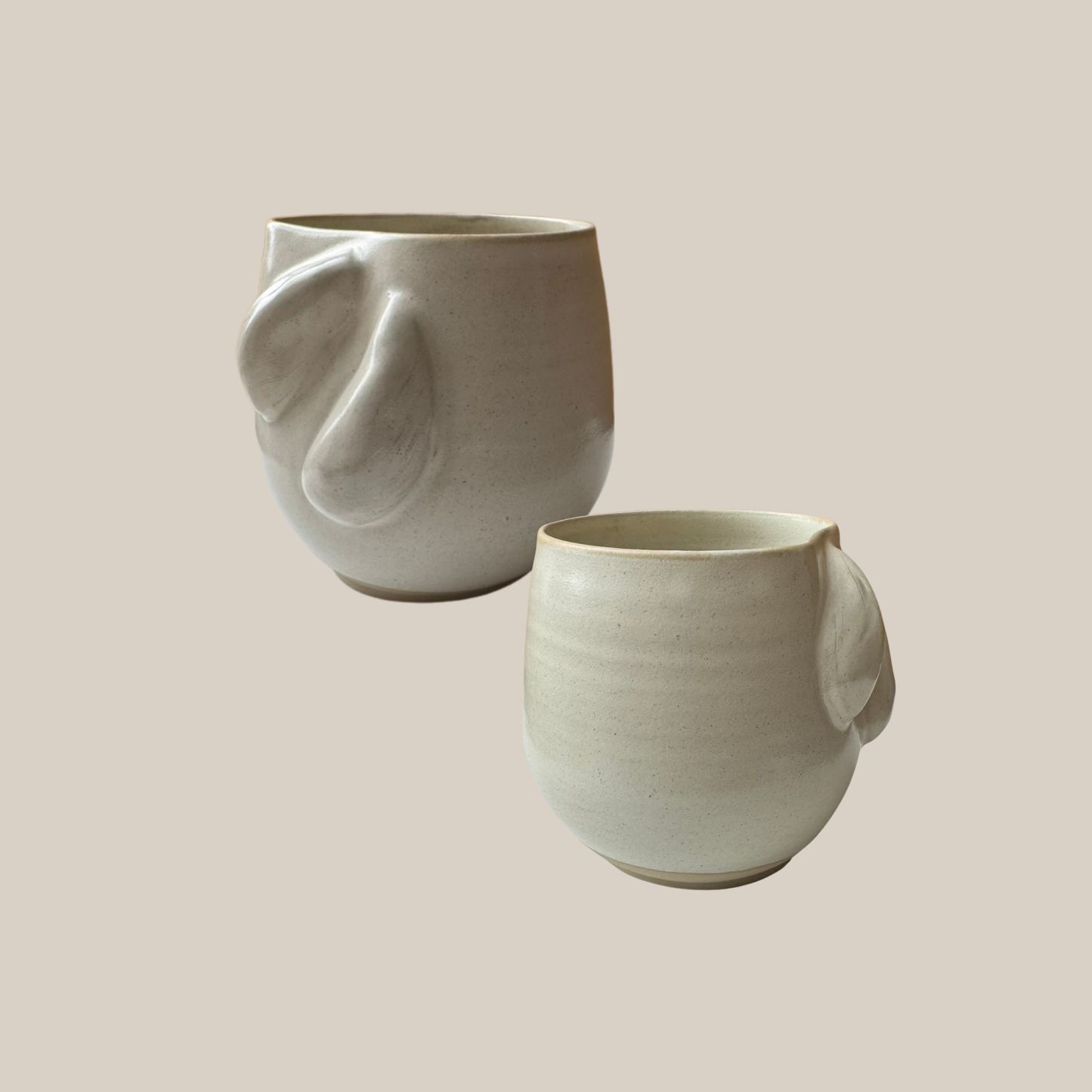 Beige keramik kop med blåmuslinger