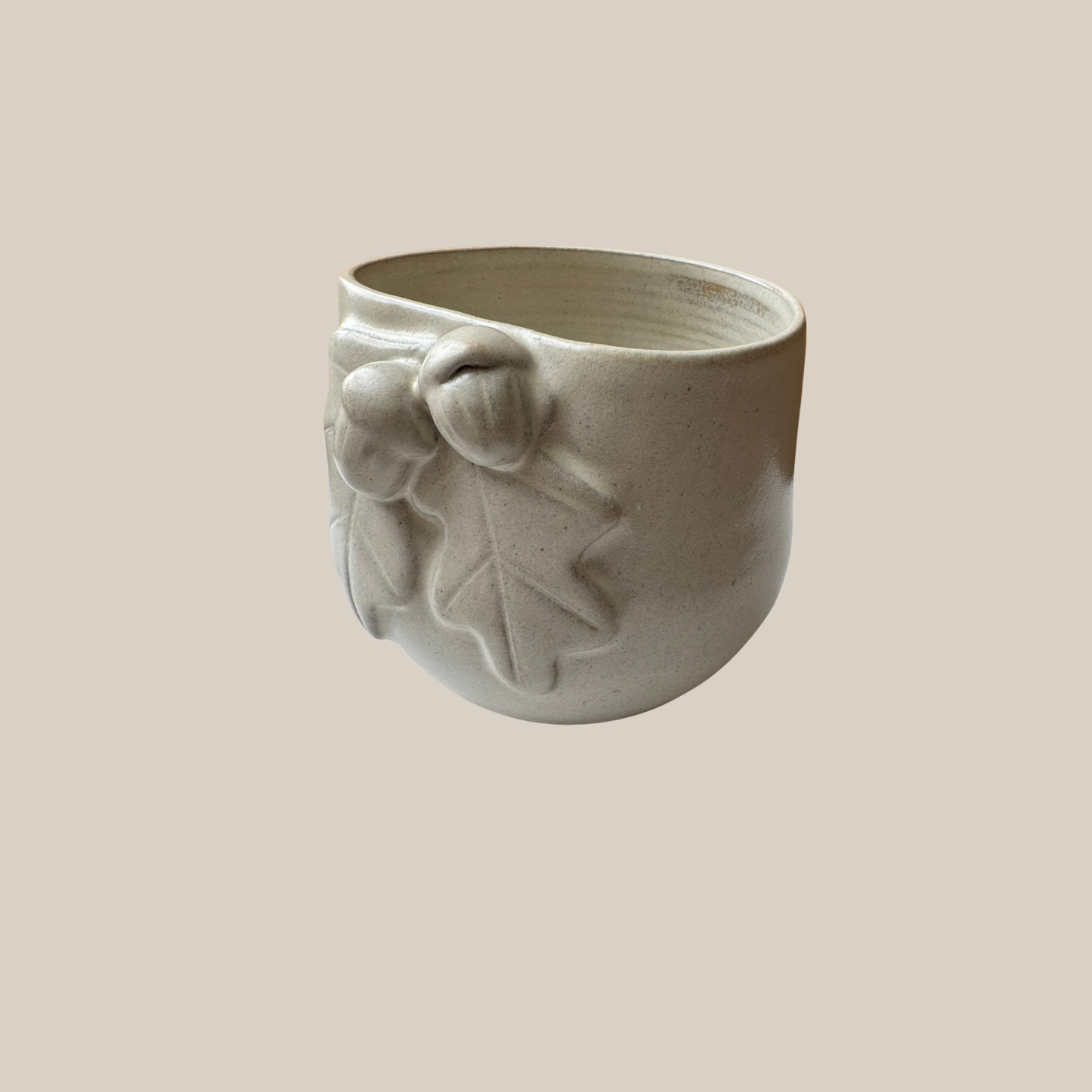 Beige Keramik kop med agern
