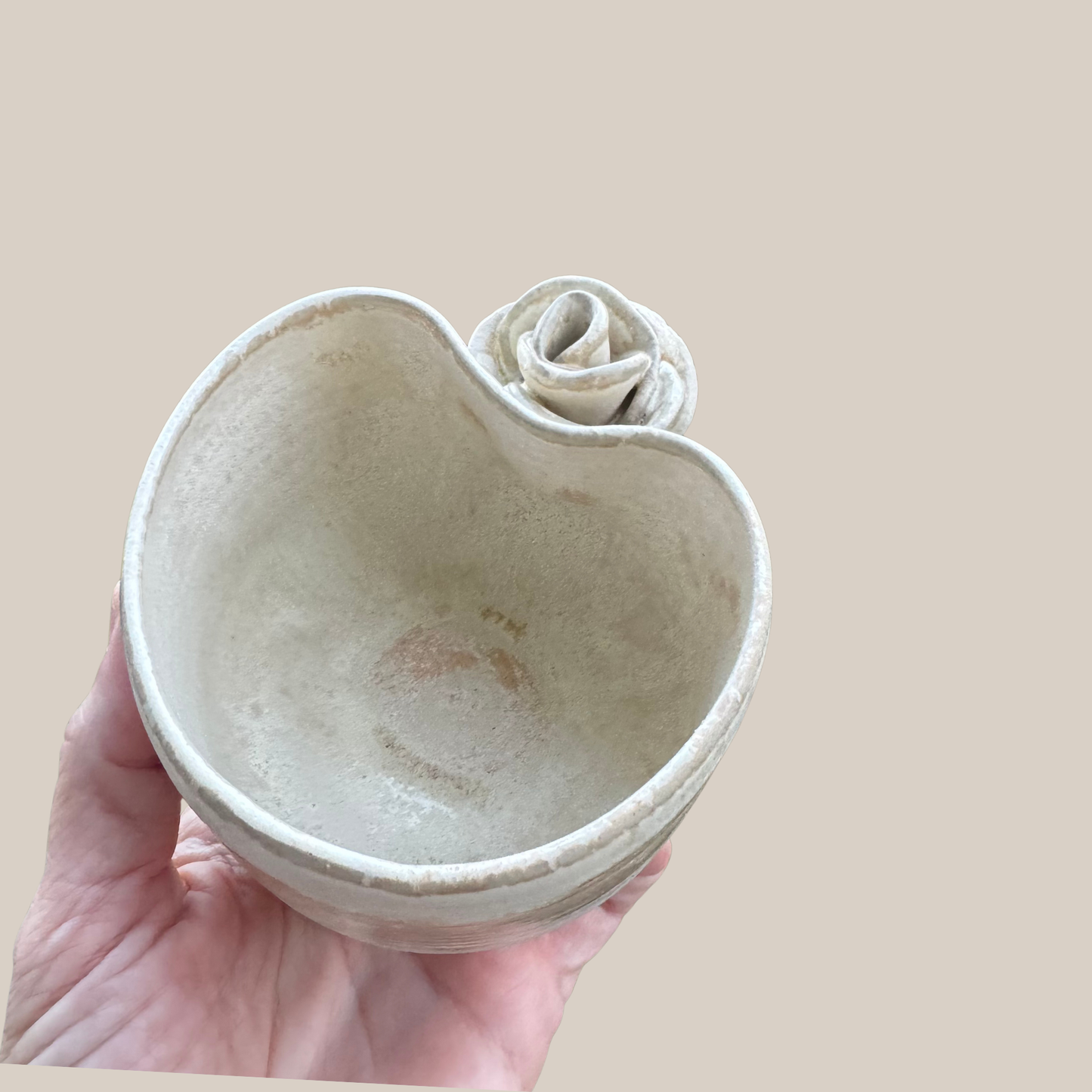 Lys keramik kop med rose.