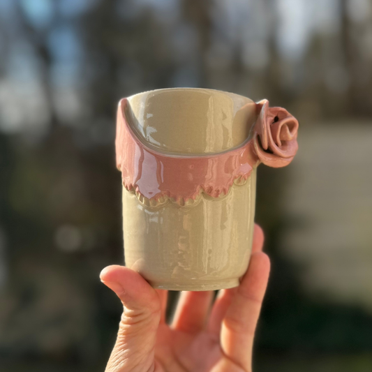 Kiki Krop Kop m. lyserød krave med rose