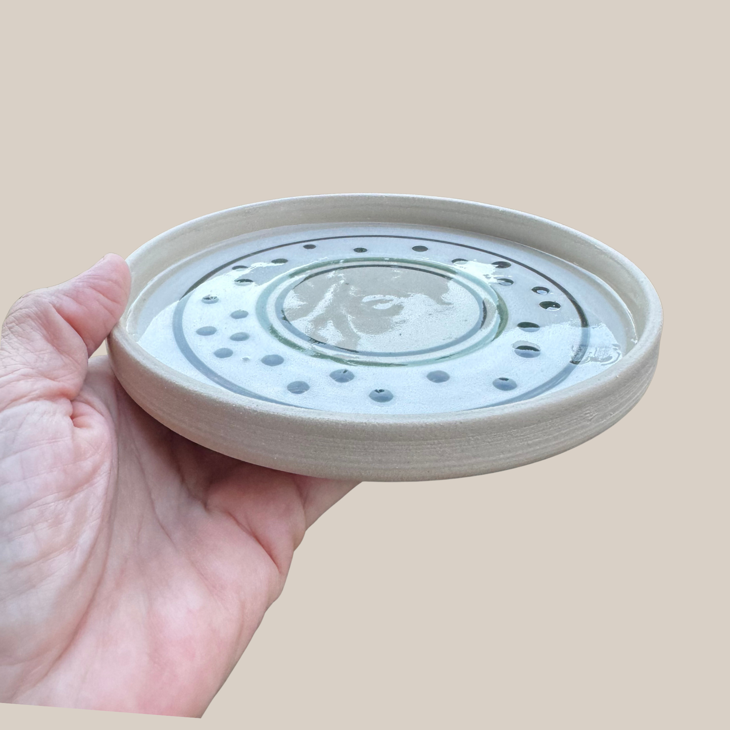 Keramik tallerken-hvid, sort og mørkegrøn