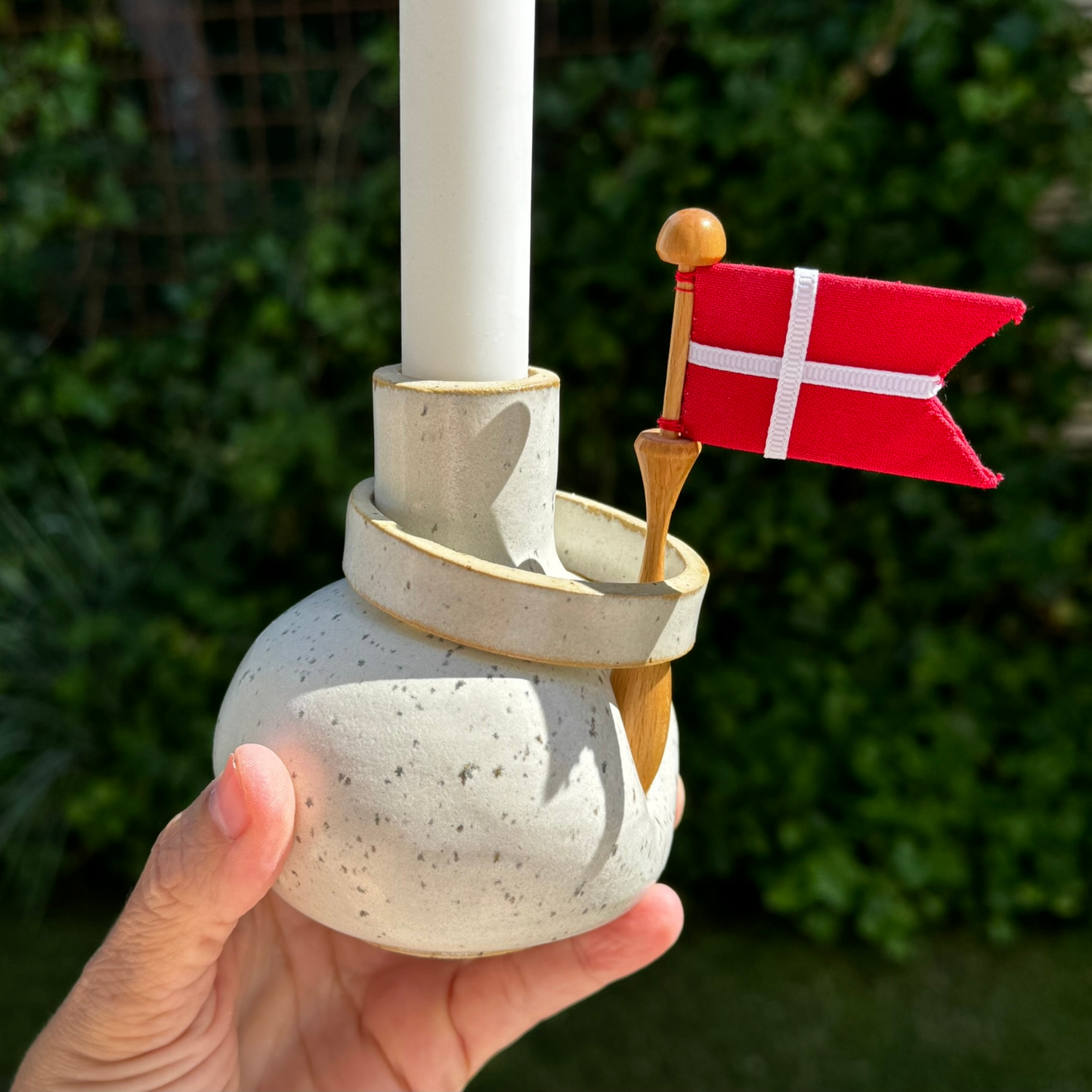 Lysestage med kniplepindsflag