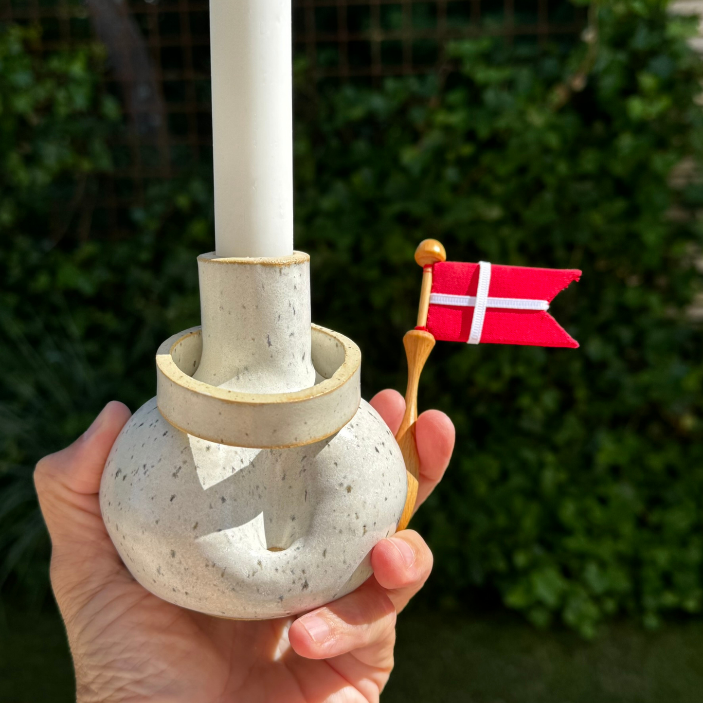 Lysestage med kniplepindsflag