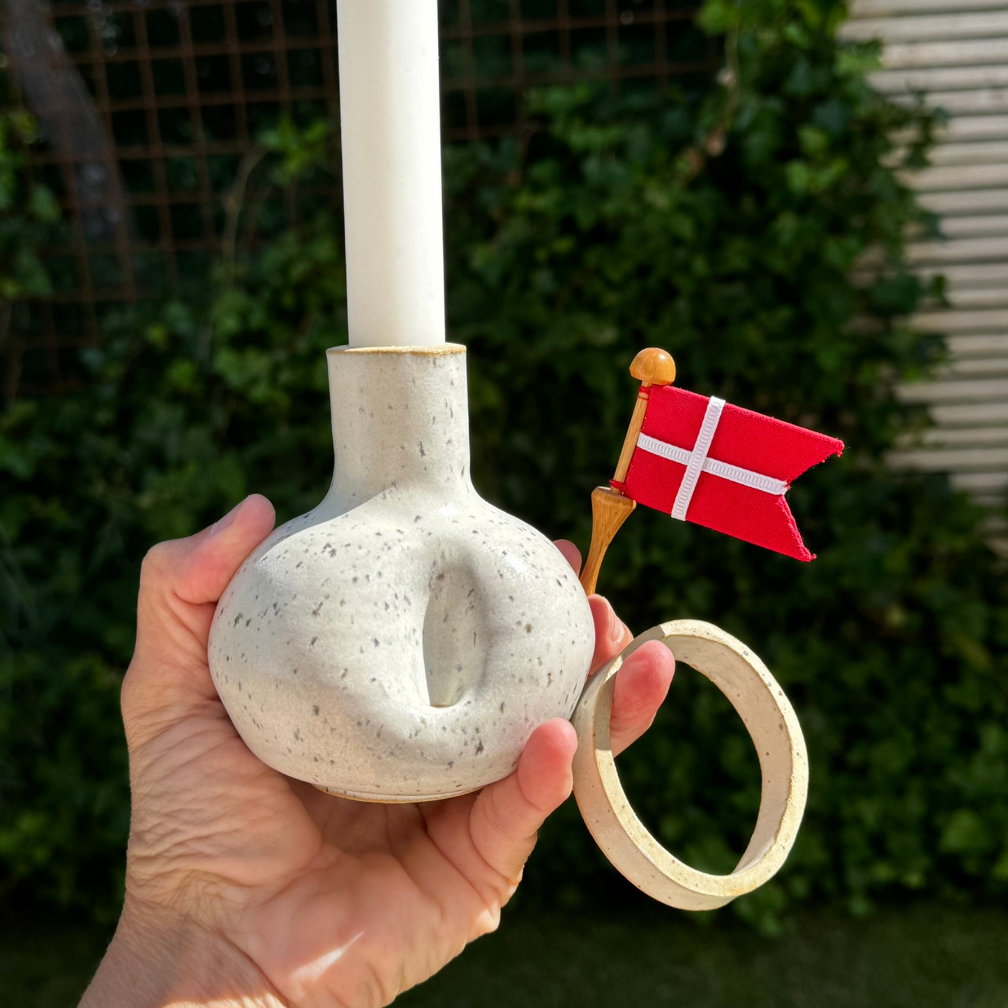 Lysestage med kniplepindsflag