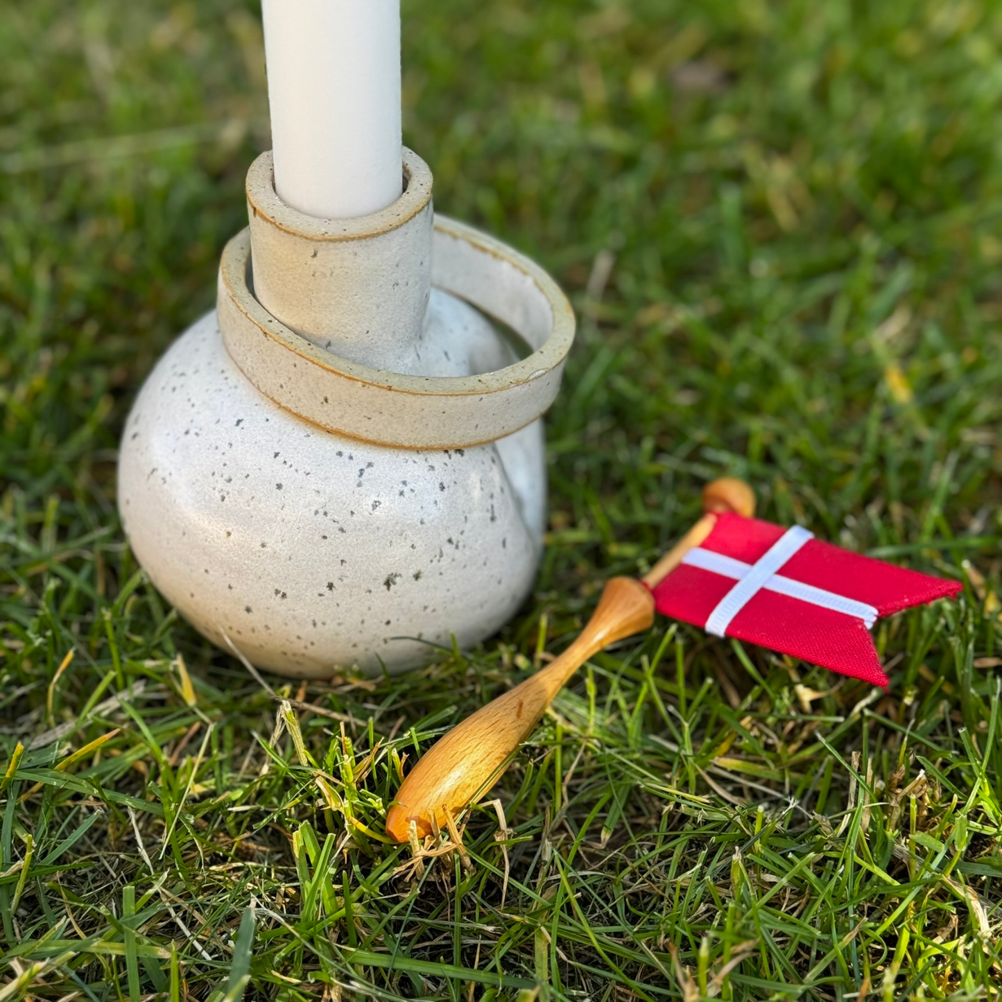 Lysestage med kniplepindsflag