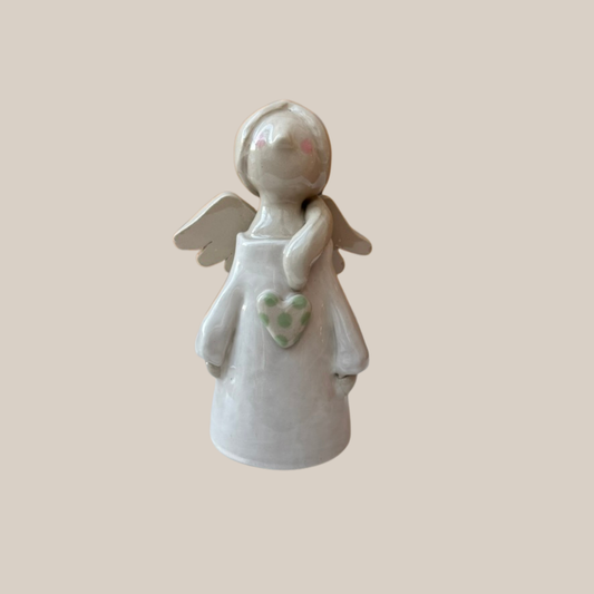 Engleklokke med lysegrønne prikker på hjertet