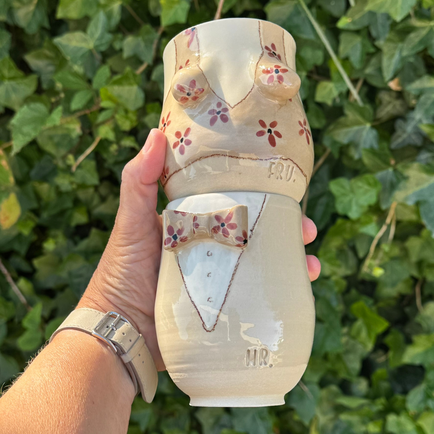 PAR 27- HR & FRU beige med brune blomster