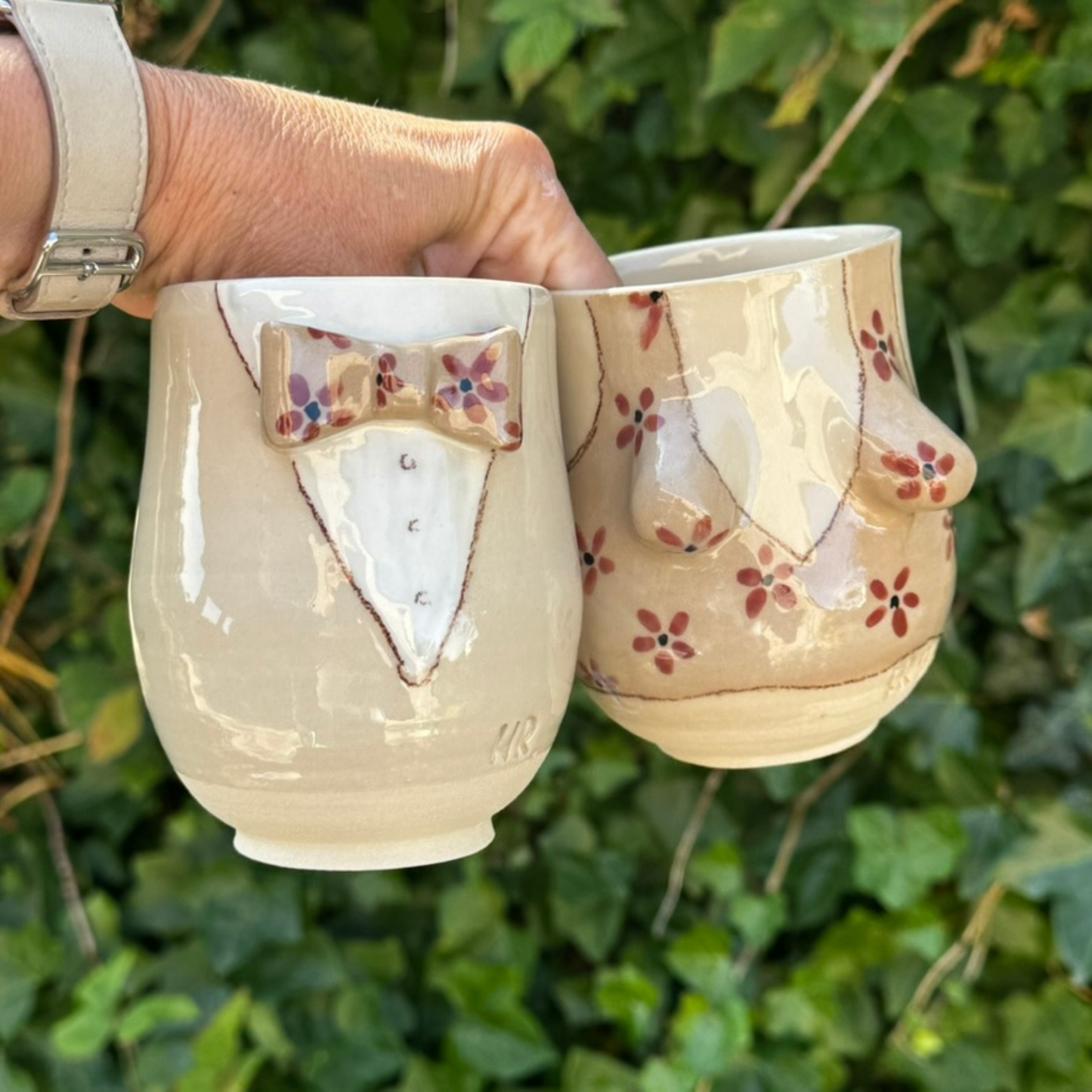 PAR 27- HR & FRU beige med brune blomster