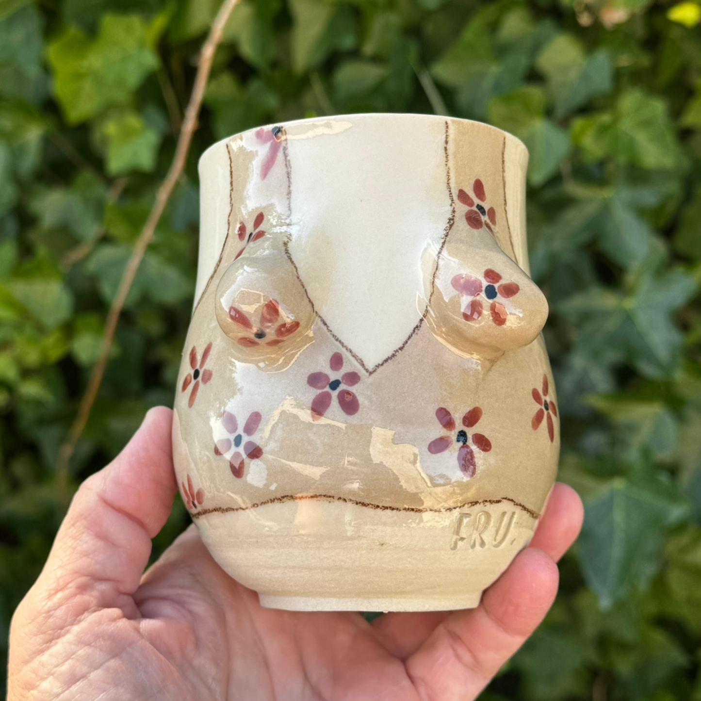 PAR 27- HR & FRU beige med brune blomster