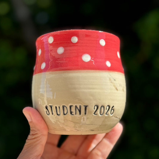 Rød studenter-kop med prikker 2.sort