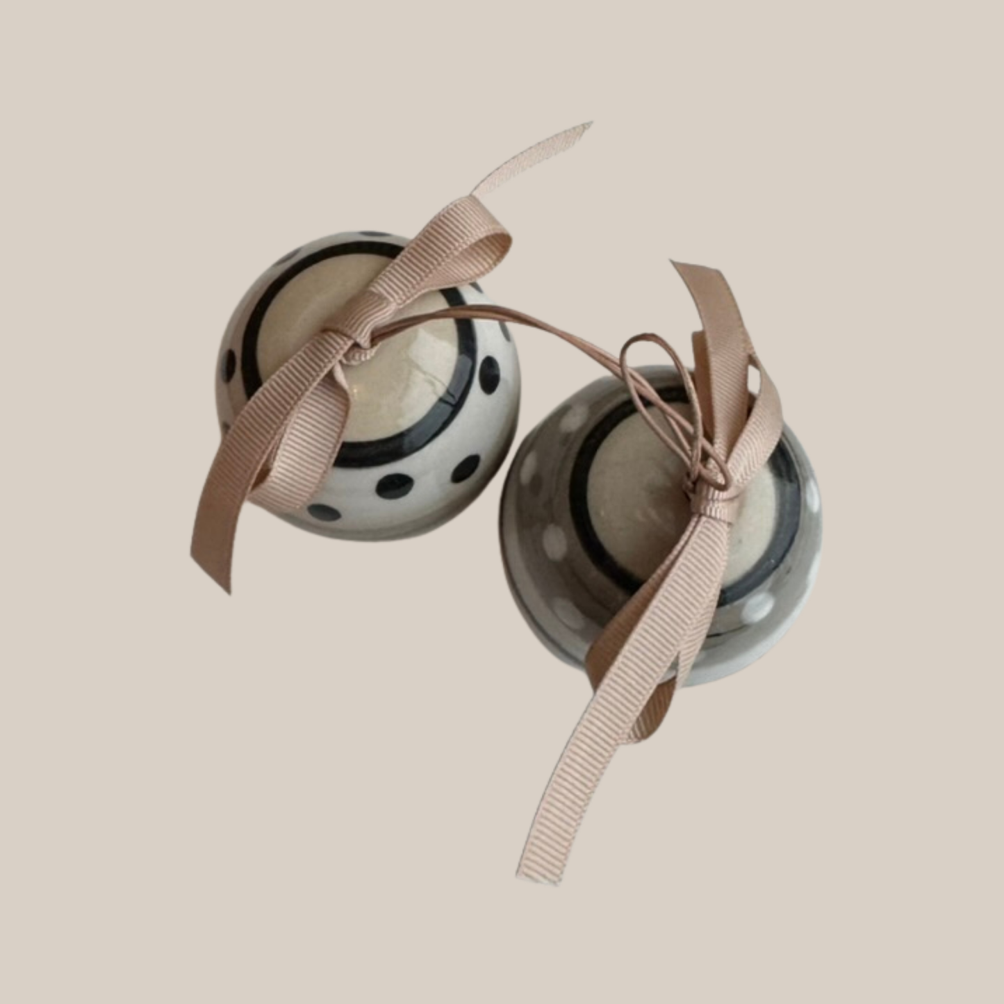 Klokker - 2 stk. m. beige sæt 1