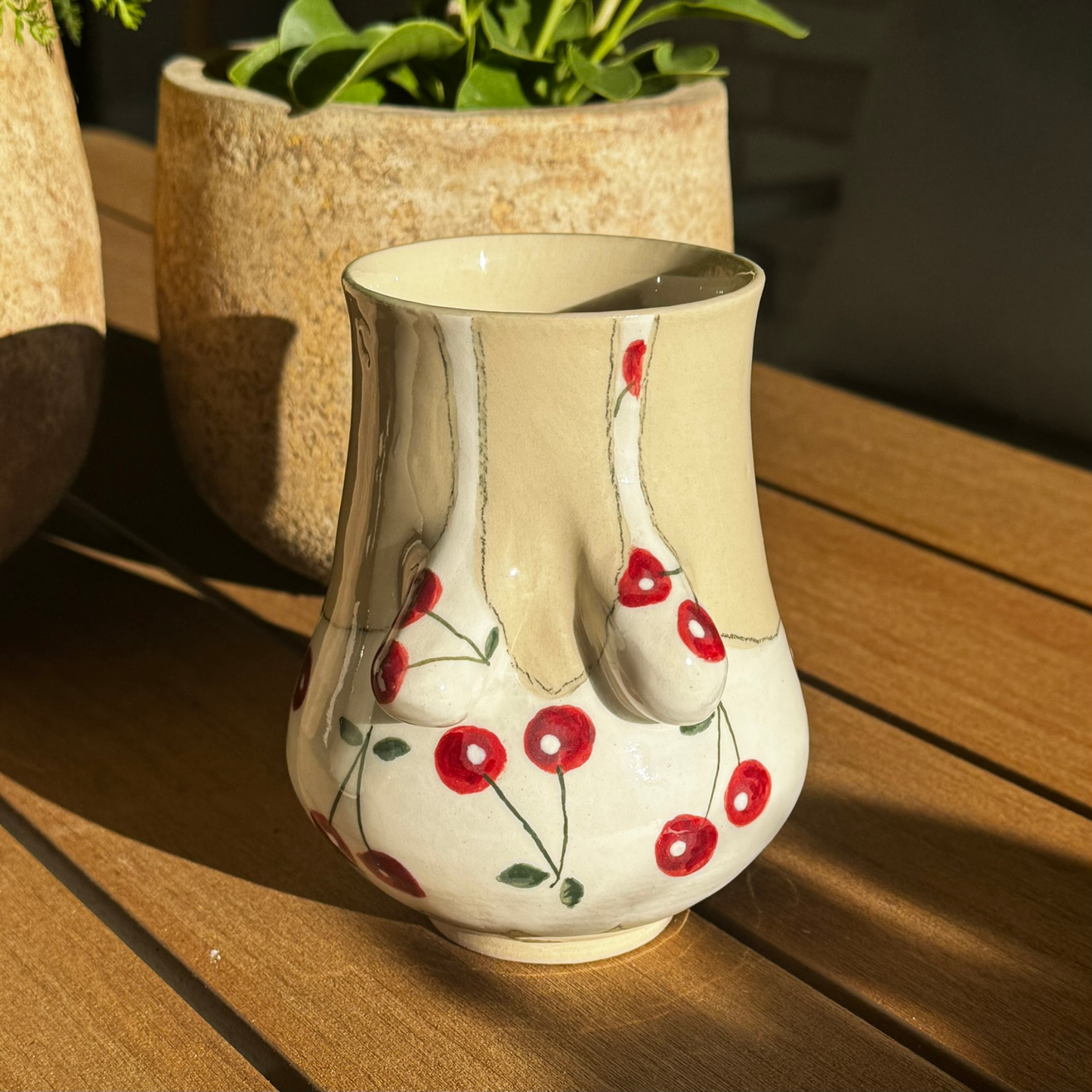 Sommer-krop-VASE 1 - Hvid med Kirsebær