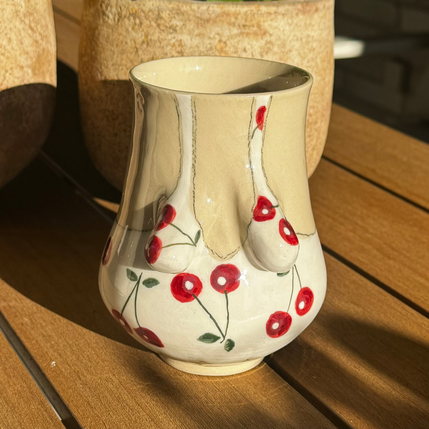 Sommer-krop-VASE 1 - Hvid med Kirsebær