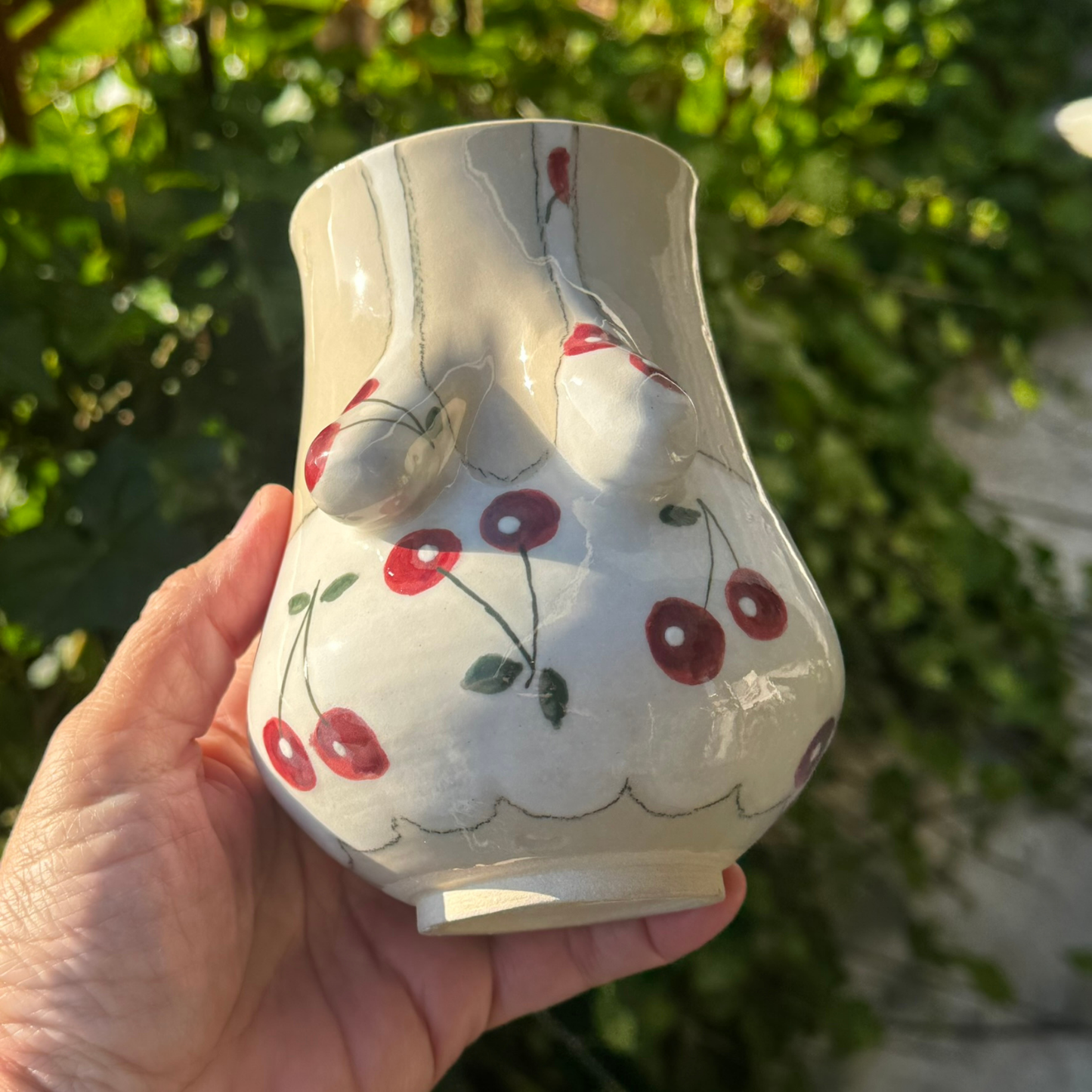 Sommer-krop-VASE 1 - Hvid med Kirsebær